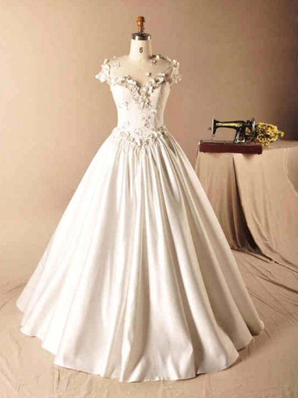White Satin Short Sleeve Bridal Gowns 2021 Flowers Beach Wedding Dresses with Beadings