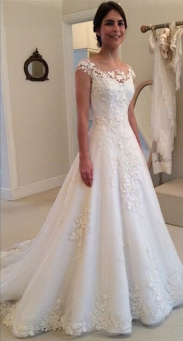 2021 Lace Applique Beach Wedding Dresses Capped Sleeves Buttons Back Elegant Bridal Gowns