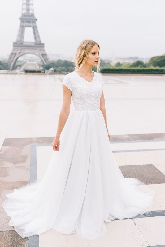 Cap-Sleeve A-line White V-Neck Romantic Lace Wedding Dresses