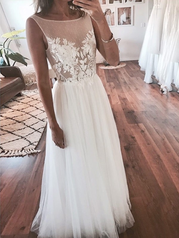 Elegant A-Line Tulle Wedding Dresses | Scoop Sleeveless Lace Appliques Long Bridal Dresses