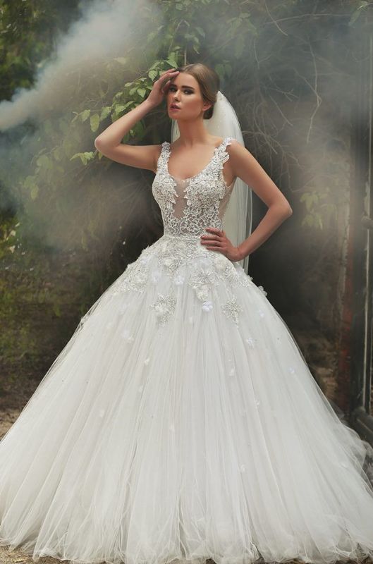 2021 Lace Ball Gown Wedding Dresses Scoop Neck Applique Beaded Handmade Flowers Tulle Bridal Gowns