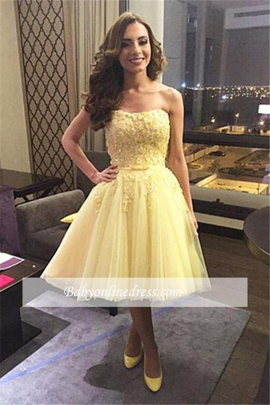 2021 Cheap Yellow Appliques Puffy Strapless Tulle Knee-length Lace Homecoming Dress