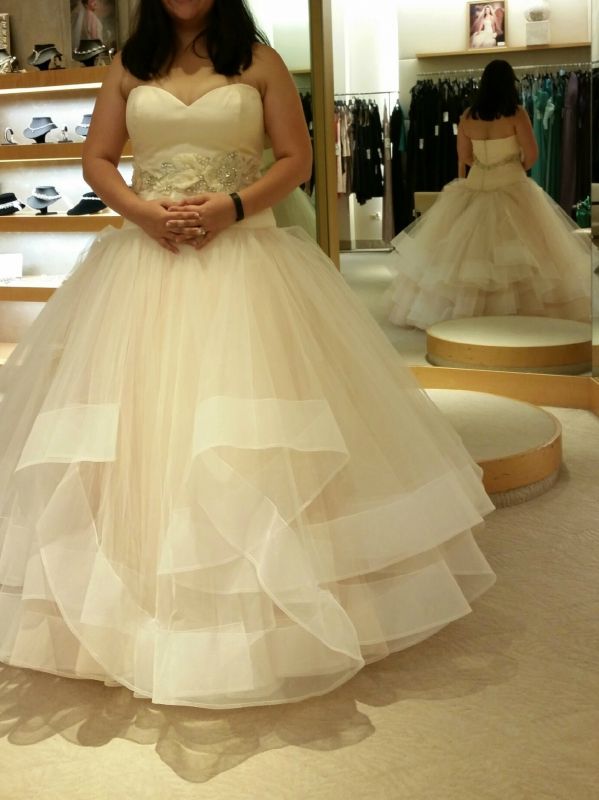 Tiered Exquisite Crystal-Sashes Sweetheart Tulle Sleeveless Ball-Gown Wedding Dresses