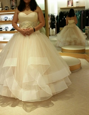 Tiered Exquisite Crystal-Sashes Sweetheart Tulle Sleeveless Ball-Gown Wedding Dresses_4